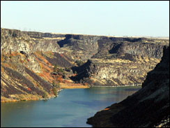 Fall colors highlight the snake river canyon in Southern Idaho.