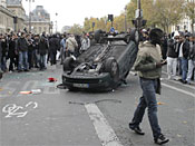 5,000 Parisians Find No Free Cash